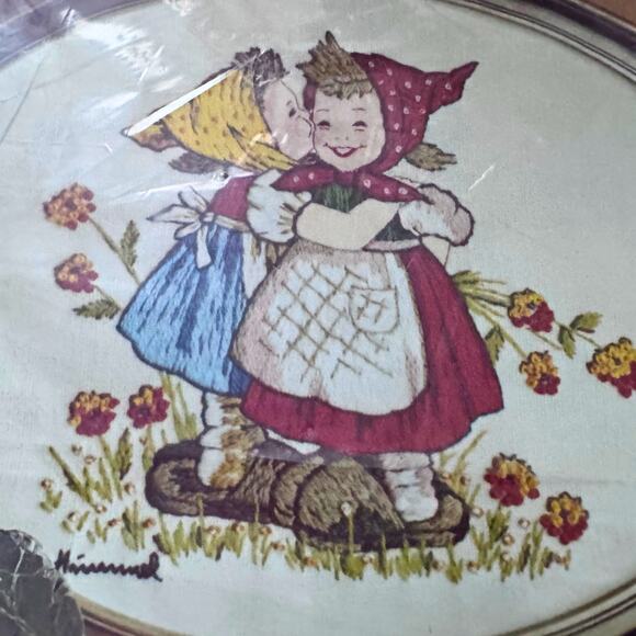 Vintage Paragon Needlecraft Hummel Kit (1976) Crewel Stitchery Kit - Picture 1 of 12